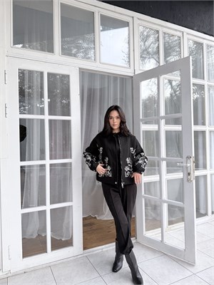 {{photo.Alt || photo.Description || 'Куртка-бомбер Ti amo'}}